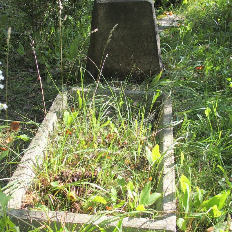 Tombstone of Aniela Maculewicz and Martin Maculewicz, St Michael's cemetery in Riga, as of 2021.
