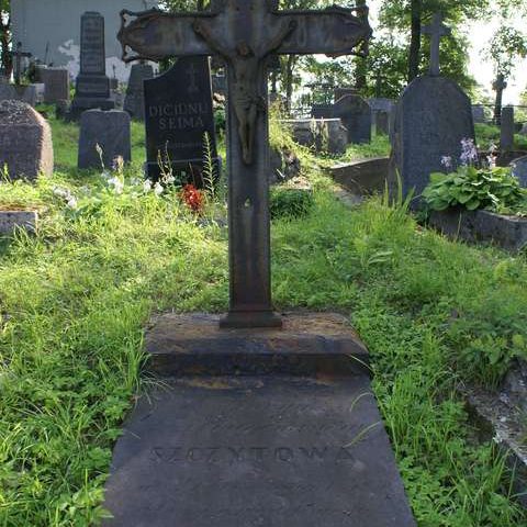 Maria Peak's tombstone, Ross cemetery in Vilnius, as of 2013.