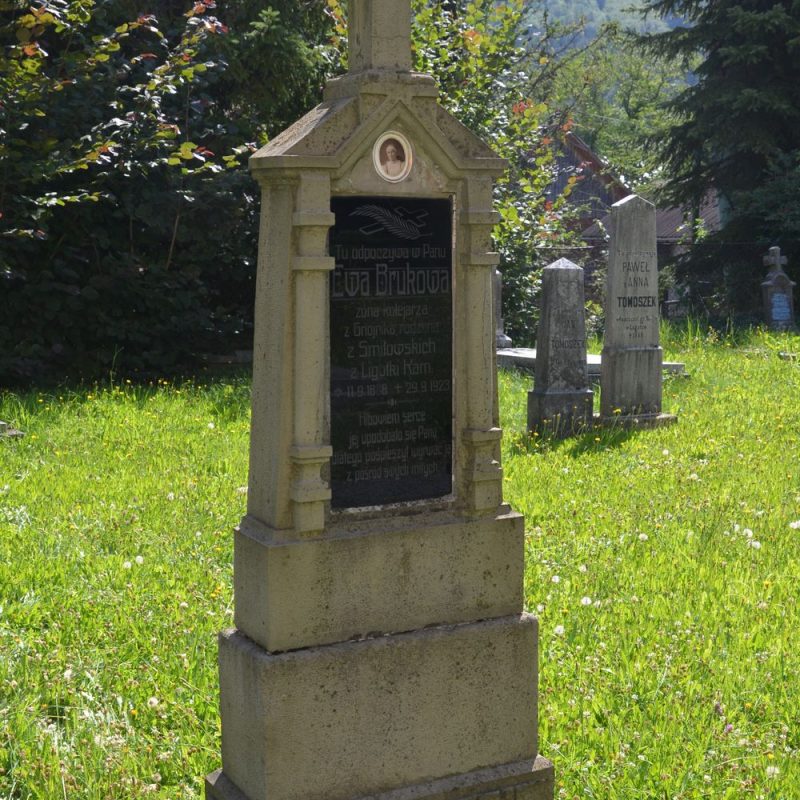 Nagrobek Ewy Bruk, cmentarz ewangelicki w Ligotce Kameralnej