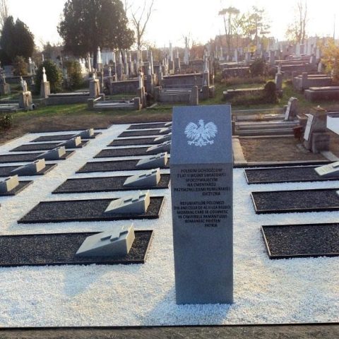 Kwatera grobów polskich uchodźców z 1939 r. na miejscowym cmentarzu katolickim