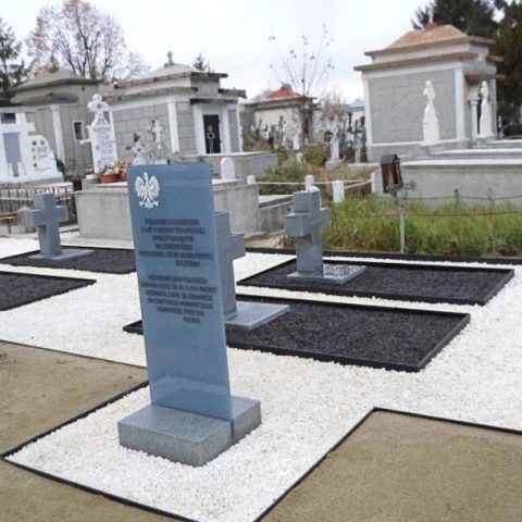 Groby żołnierzy polskich i uchodźców cywilnych z 1939 r. na lokalnym cmentarzu