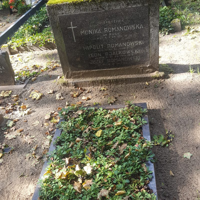 Надгробок родини Романовських та Леона Бялковського, Михайлівське кладовище в Ризі, станом на 2021 рік