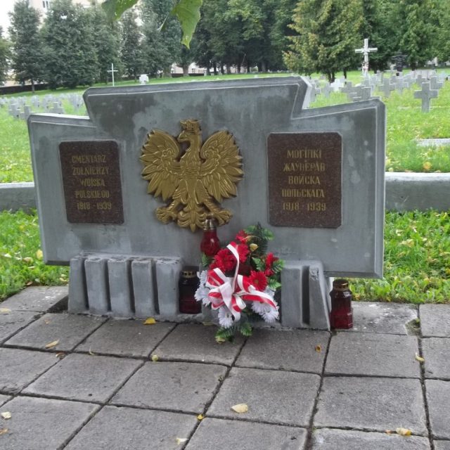 Cmentarz wojskowy przy ul. Biełusza