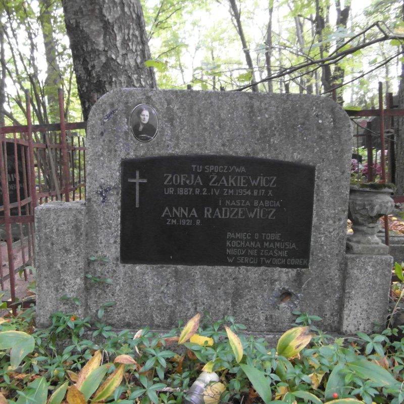 Tombstone of Anna Radziewicz, Zofia Żakiewicz, St Michael's cemetery in Riga, as of 2021.