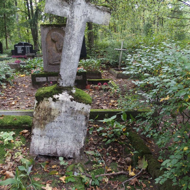 Tombstone of Regina Puchowska and Paulina Swirska