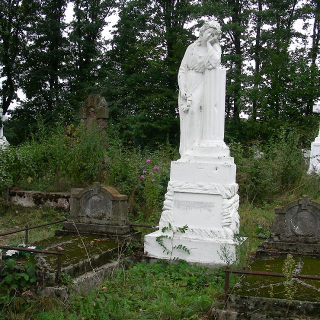 Nagrobek Katarzyny i Jana Znamirowskich, cmentarz w Słobódce Dolnej, stan z 2007 r.