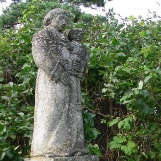 Figura z nagrobka Antoniego Grzysiowskiego, cmentarz w Jazłowcu, Ukraina