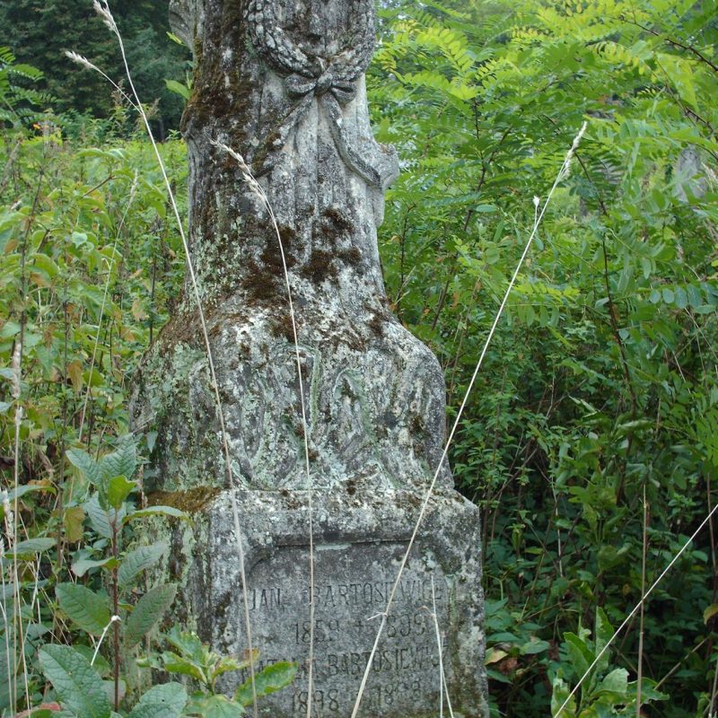 Nagrobek Jana i Natalii Bartosiewicz z cmentarza w Monasterzyskach, stan z 2007 roku