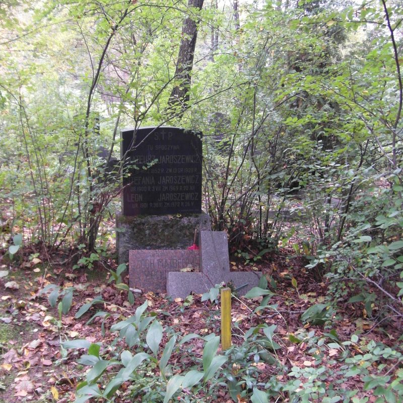 Tombstone of Leon, Matthew and Stefania Yaroshevich, St Michael's cemetery in Riga, as of 2021.