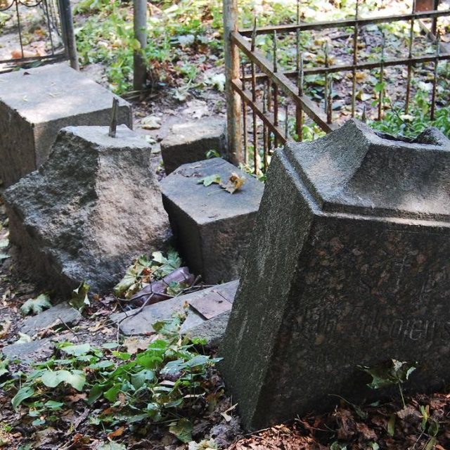 Nagrobek Jana Zdrojewskiego, cmentarz Bajkowa w Kijowie