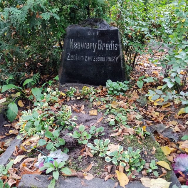 Tombstone of Xavier Bredis
