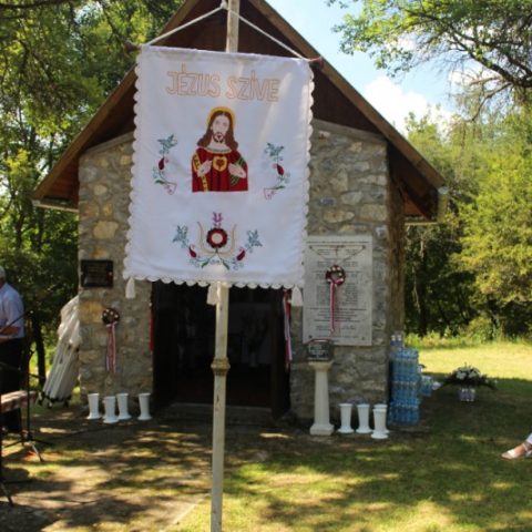 Chapel from 1993 erected on the site of the village of Derenk (Hungary)