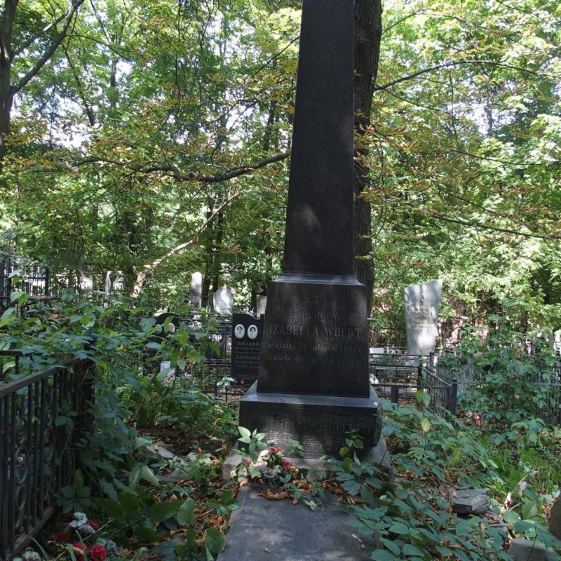 Tombstone of Stanislav Hein and Izabella Woldt, Baykova cemetery in Kiev, as of 2021.
