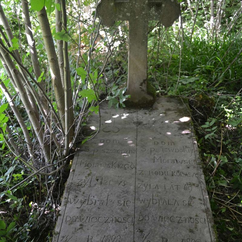 Tombstone of Edvokia and Szczepan Morawski, cemetery in Bucniowie