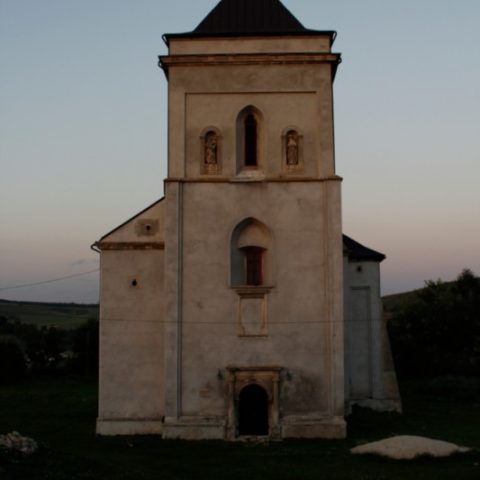 Fasada kościoła parafialnego p.w. Wniebowzięcia Maryi Panny w Buszczu, Ukraina, XVII w.