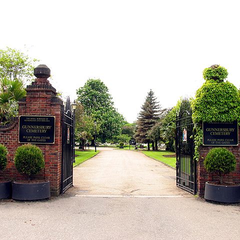 Gunnersbury Cemetery gate