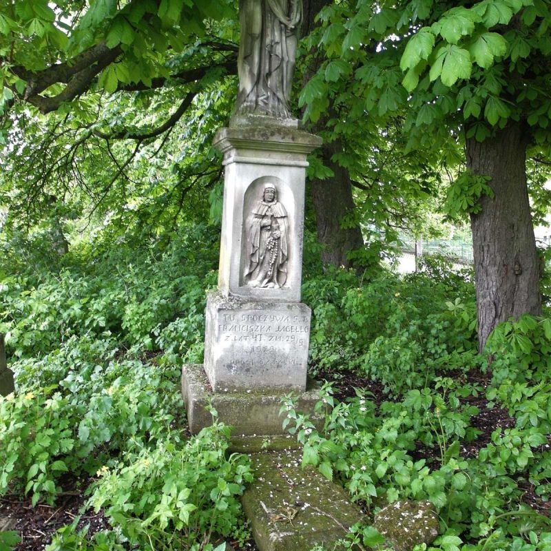 Nagrobek Franciszki Jagiełło, cmentarz w Opryłowcach