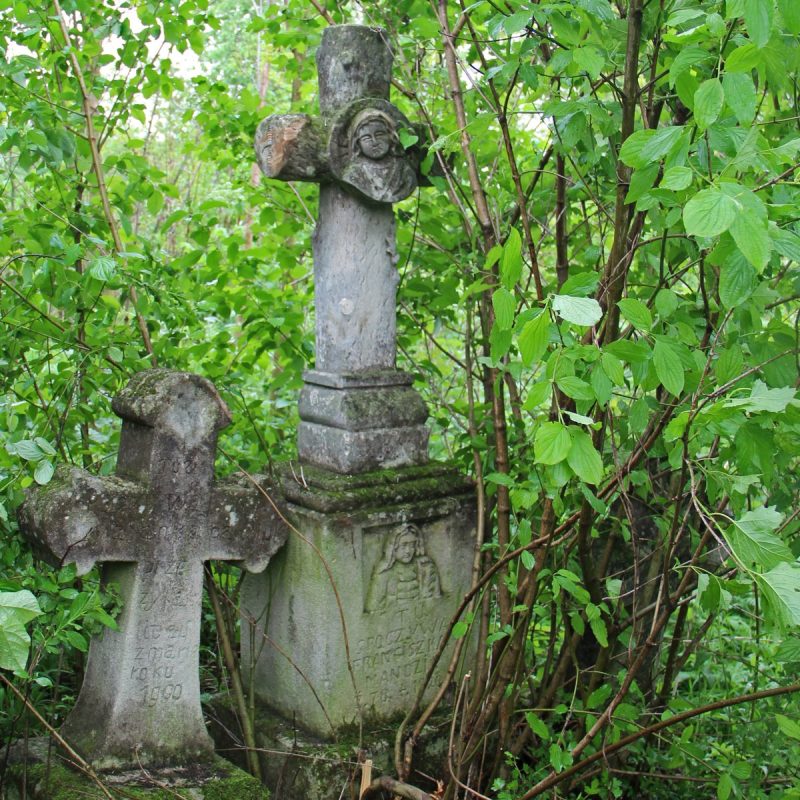 Nagrobek Franciszki Manczis, cmentarz w Opryłowcach