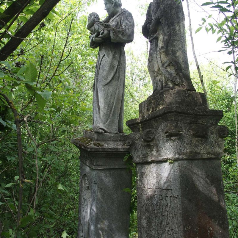 Tombstone of Antoni Didur in the cemetery in Draganovka