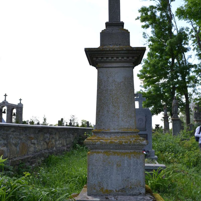 Tombstone of Antoni, Józef and Maria Rewucki, cemetery in Zaścianka