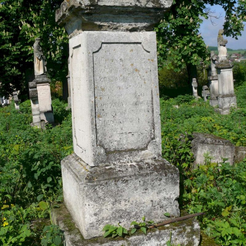 Nagrobek Marii Rogalskiej, cmentarz w Opryłowcach