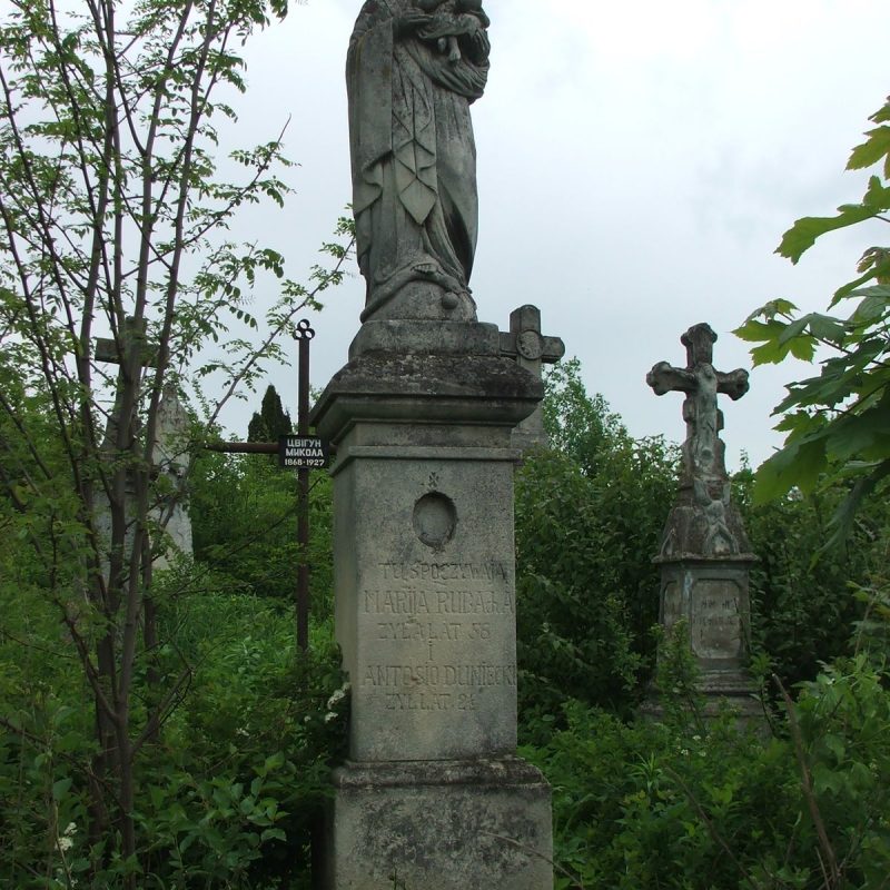 Tombstone of Antoni Duniecki and Maria Rubacha, cemetery in Lisieczyce