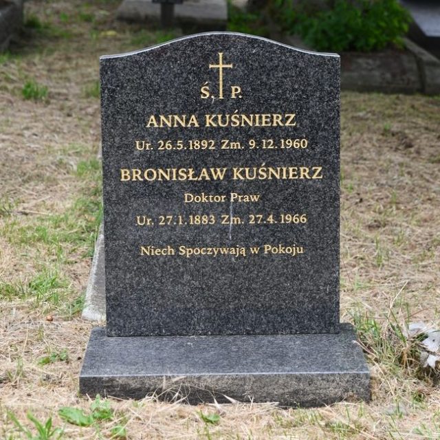 Tombstone of Bronislaw Kusnier and Anna Kusnier in London