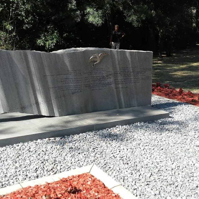 Пам'ятник Мареку Модерау, присвячений польським льотчикам, які загинули в ніч з 10 на 11 вересня 1944 року в Сента