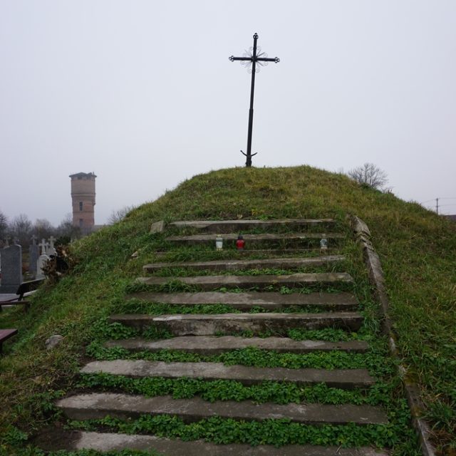 Grób żołnierzy polskich z wojny polsko-ukraińskiej, upamiętniony krzyżem