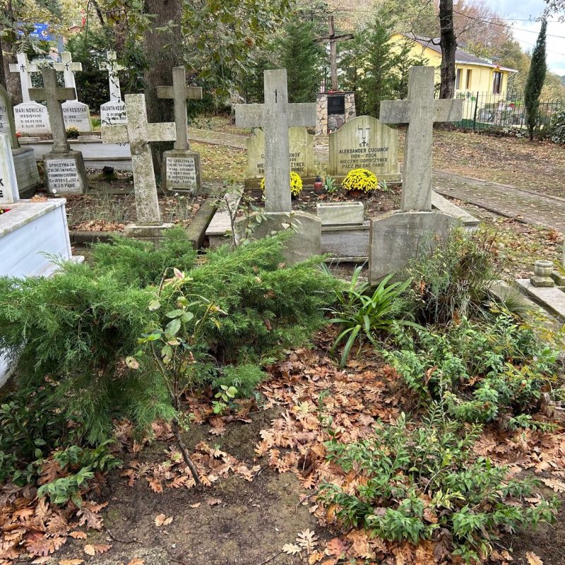 Tombstone of Wiktoria Targońska (right), Catholic cemetery in Adampol