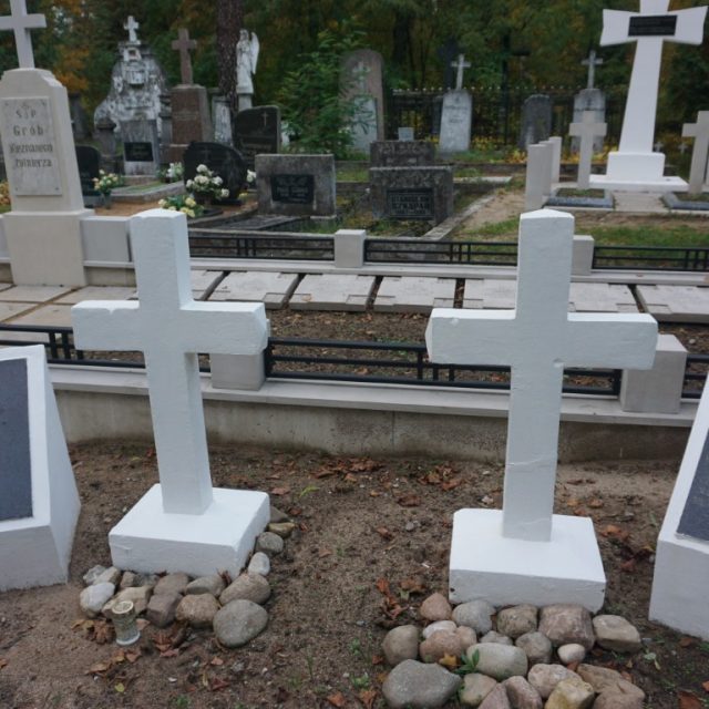 Grób zbiorowy żołnierzy Wojska Polskiego poległych w wojnie polsko-bolszewickiej - tzw. „Grób Nieznanego Żołnierza” na cmentarzu katolickim