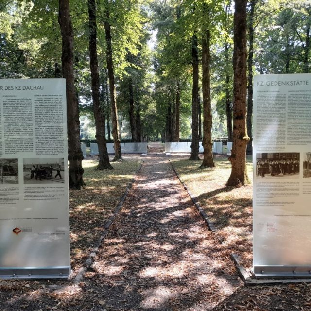 Kwatera ofiar KL Dachau (Ehrenhain I) na cmentarzu Perlacher Forst