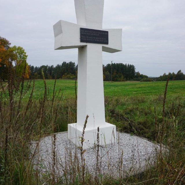 Krzyż-pomnik na mogile polskich legionistów z 1919 r.