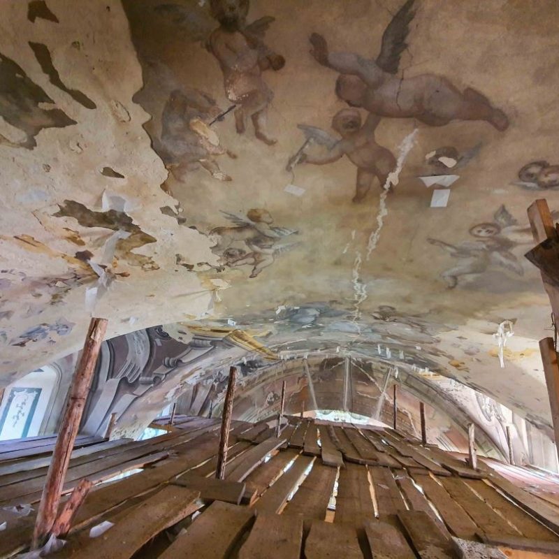 Restoration work on the frescoes by Stroiński's workshop in the Church of St. Stanislaus and St. Christopher in Hussaków. The ceiling shows cherubs and is supported by wooden scaffolding.