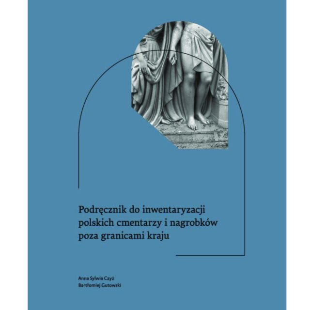 Okładka książki 'Podręcznik do inwentaryzacji polskich cmentarzy i nagrobków poza granicami kraju' autorstwa Anny Sylwii Czyż i Bartłomieja Gutowskiego, z fragmentem klasycznej rzeźby.