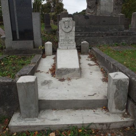 Tombstone of Jan Stefanski, Na Rossie cemetery in Vilnius, state of 2015