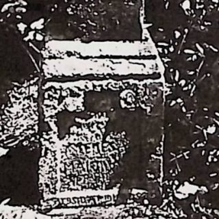 Gravestone of Teresa Makowska with a broken cross on a pedestal. The cross is beveled and widened at the bottom, with an engraved cross at the intersection of the arms. The pedestal has a stepped panel with an inscription.