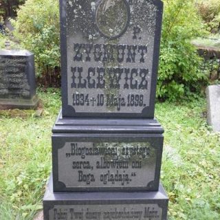 Tombstone of Stefania and Zygmunt Ilytsevich, Na Rossie cemetery in Vilnius, as of 2013