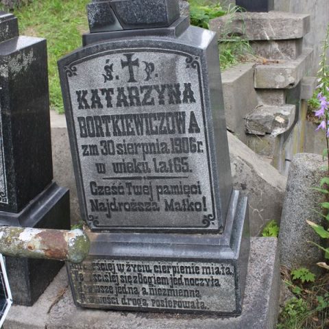 Tombstone of Katarzyna Bortkiewicz, Na Rossie cemetery in Vilnius, as of 2014.