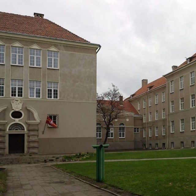 Bâtiment scolaire à Antokol, conçu par Stefan Narębski, 1930-1931, Vilnius, Lituanie
