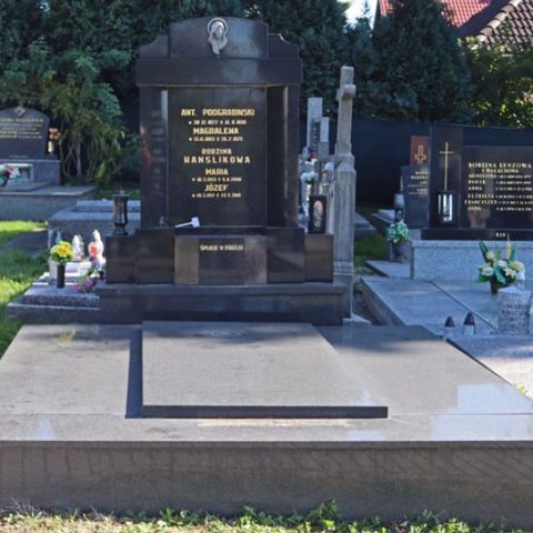 Pierre tombale de Józef Hanslik, Maria Hanslik, Ant[oniego] Podgrabiński, Magdalena Podgrabińska