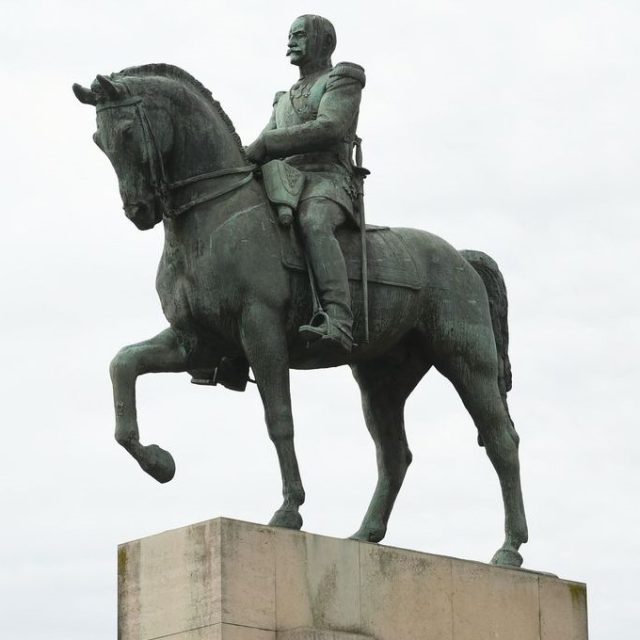 Monument au maréchal Ferdinand Foch à Paris