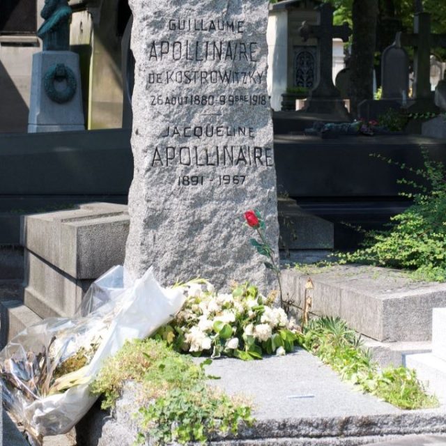 Pomnik nagrobny Guillaume'a Apollinaire'a na Cmentarzu Père-Lachaise w Paryżu