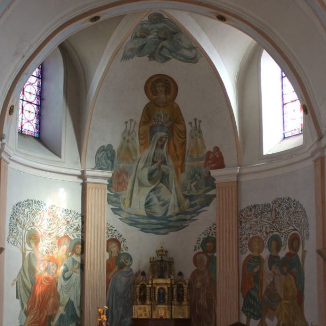 Malowidło Jacka Stryjeńskiego „Koronacja Marii” w kościele Saint-Vincent w Challes-les-Eaux