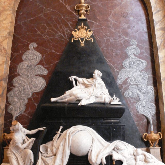 Pierre tombale de Stanislas Leszczynski par Felix Lecomte et Louis Claude Vassé, 1768-1774, dans l'église Notre-Dame de Bonsecours, Nancy, France