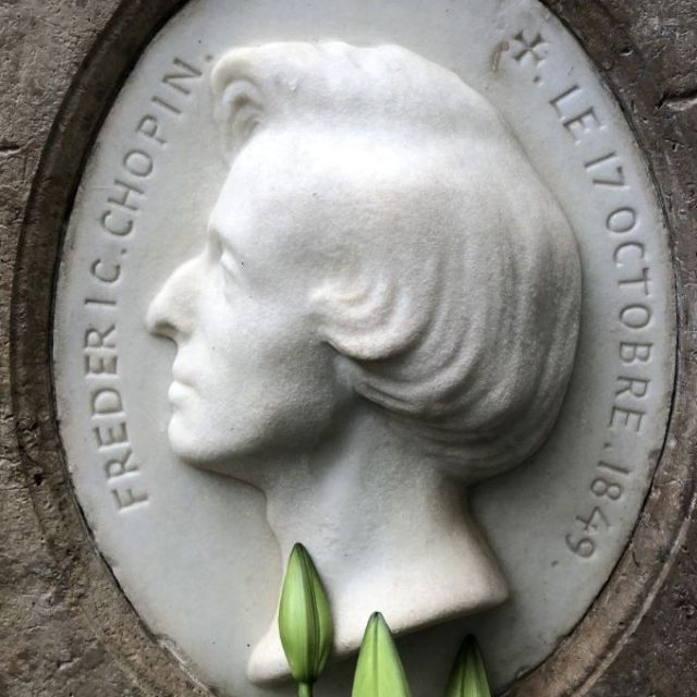 Nagrobek Fryderyka Chopina, Cmentarz Père-Lachaise w Paryżu, detal