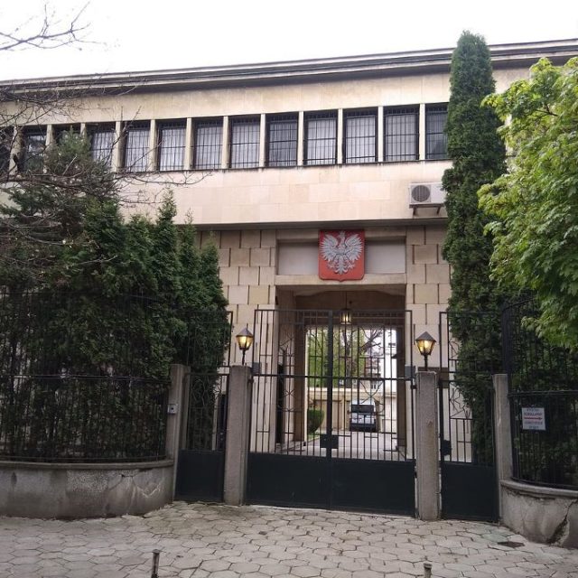 Посольство Республіки Польщі в Софії зі східного боку, фото: Мілош Пєнковський, CC-BY-SA-4.0, https://commons.wikimedia.org/wiki/File:Ambasada_RP_w_Sofii_od_wschodu.jpg, фото (зовнішня ліцензія)