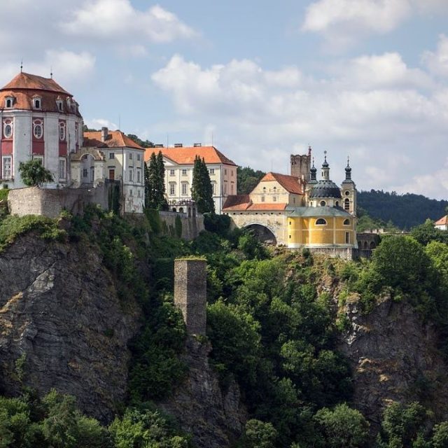 Zamek we Vranovie, fot. Jerzy Strzelecki, CC-BY-SA-3.0, https://commons.wikimedia.org/wiki/File:Vranov_nad_Dyji03(js).jpg?uselang=pl, fot. (licencja zewnętrzna)