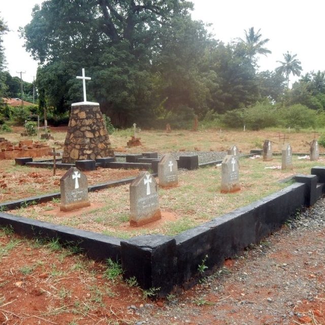 Graves of 8 Polish refugees from the USSR at the cemetery