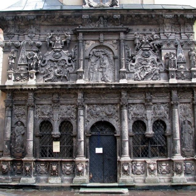 Фасад каплиці Боїмів, будівництво 1609-1611 рр., Львів, Україна
